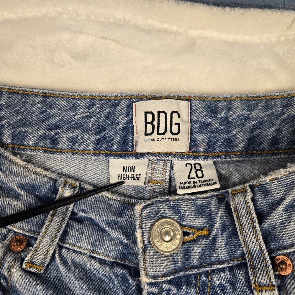 BDG Urban Outfitters Women's Mom High Rise Jeans Size 28 Light Wash Straight Leg - Picture 3 of 13